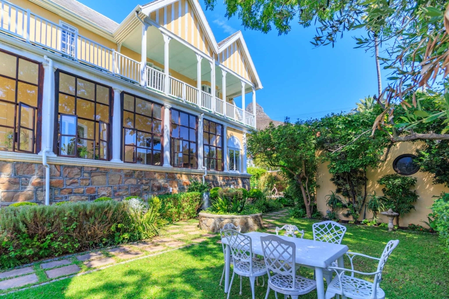 6 Bedroom Property for Sale in Fresnaye Western Cape